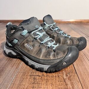 Keen hiking shoes size 7